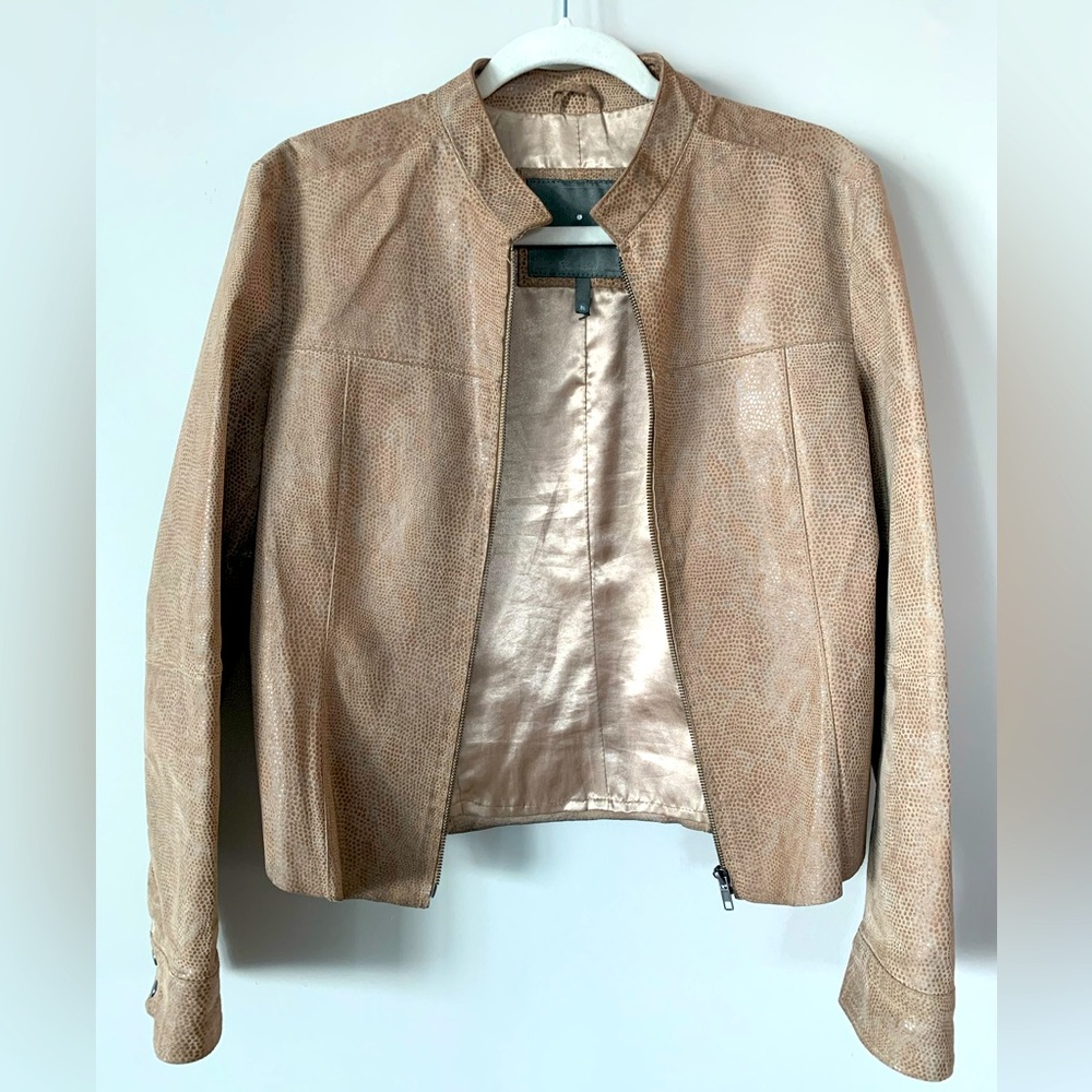 100% Leather jacket with snakeskin pattern. Basement brand, Size M, tan color